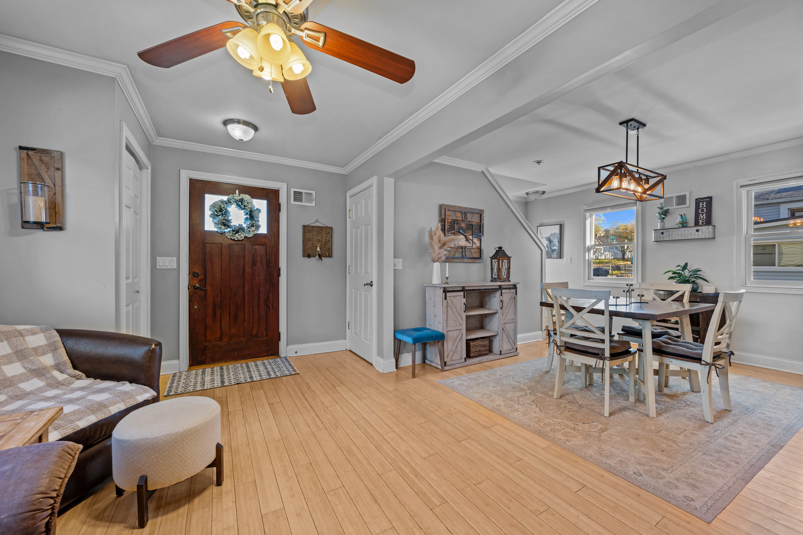 311 Ohio Avenue St. Charles, IL 60174 - Photo 5 of 20 a living room with furniture and a wooden floor