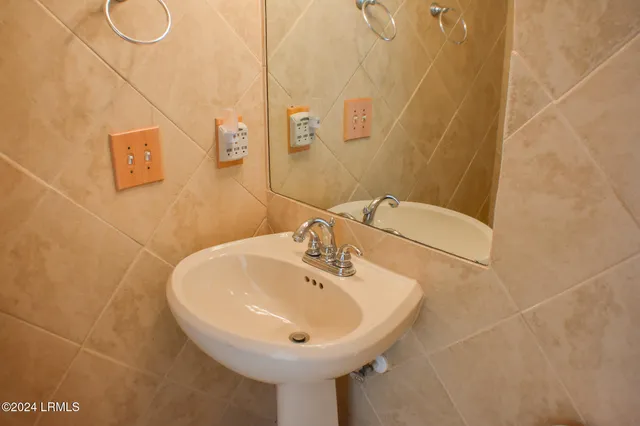 $1,500 | 900 State Rd S-7-297, Unit E1, Beaufort, SC 29902