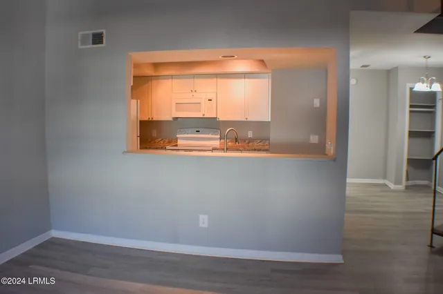 $1,500 | 900 State Rd S-7-297, Unit E1, Beaufort, SC 29902