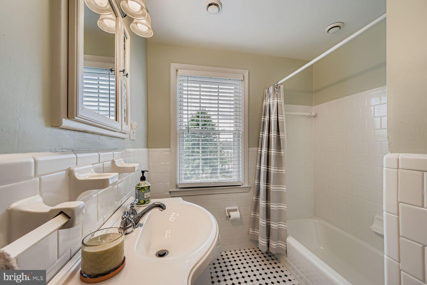 1552 Cottage Lane Towson, MD 21286 - Photo 16 of 32 a bathroom with a tub sink and mirror