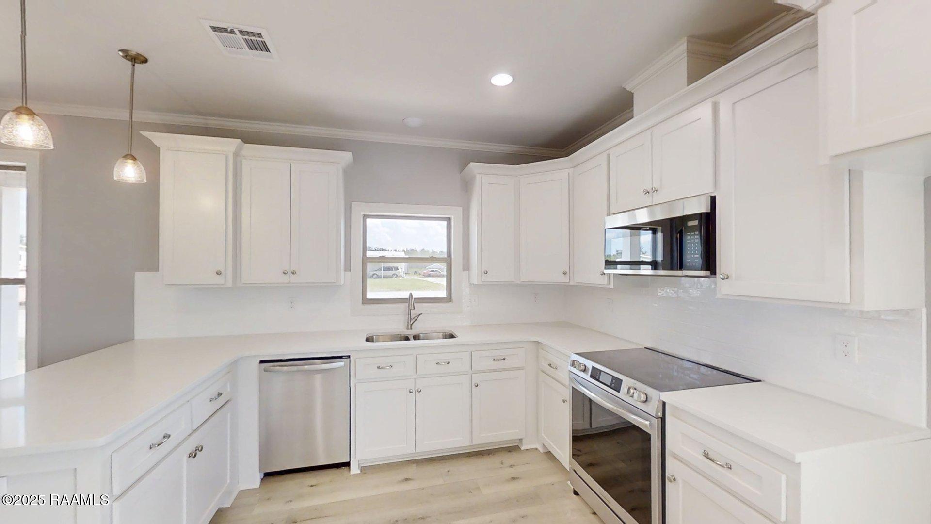 9916 Lou Ella Road Kaplan, LA 70548 - Photo 5 of 20 9916-Lou-Ella-Rd-Kaplan-LA-70548-Kitchen