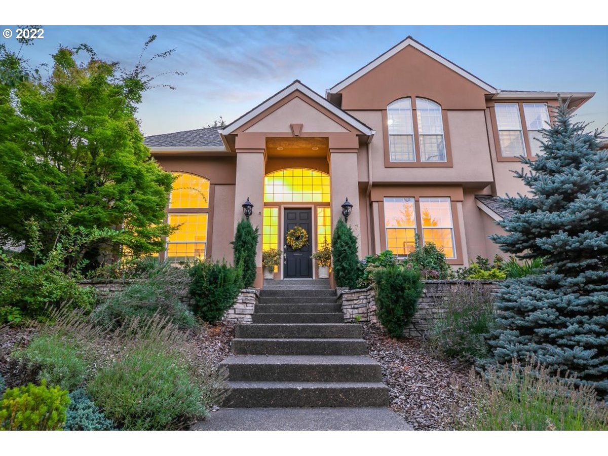 8847 Southwest Ravine Drive Beaverton, OR 97007 - Photo 2 of 32 Gallery Image 2