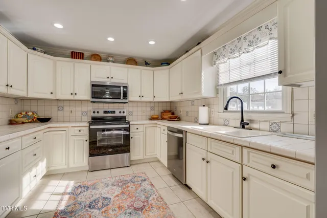 $289,000 | 20850 B Meadowbrook Drive, Unit B, Abingdon, VA 24211