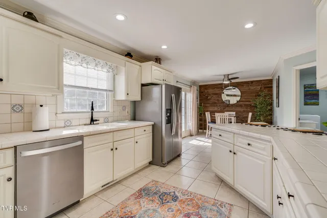 $289,000 | 20850 B Meadowbrook Drive, Unit B, Abingdon, VA 24211