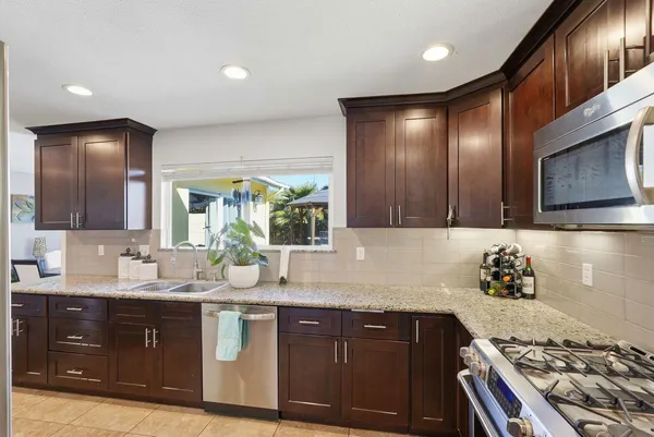 $765,000 | 4623 Hazelwood Avenue, Sacramento, CA 95821