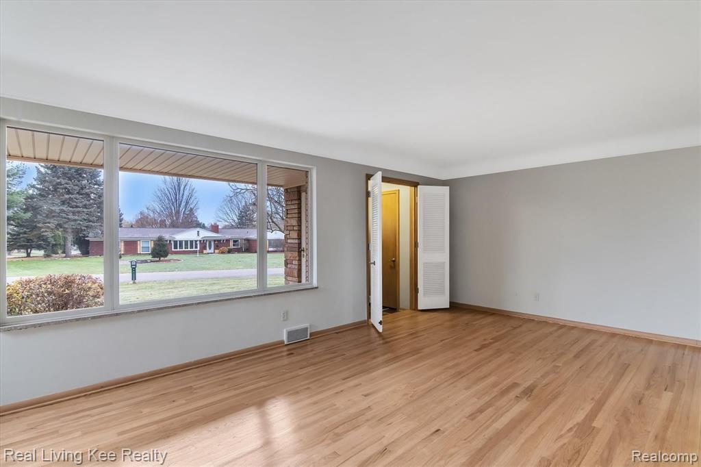 710 Castlebar Drive Rochester Hills, MI 48309 - Photo 8 of 35