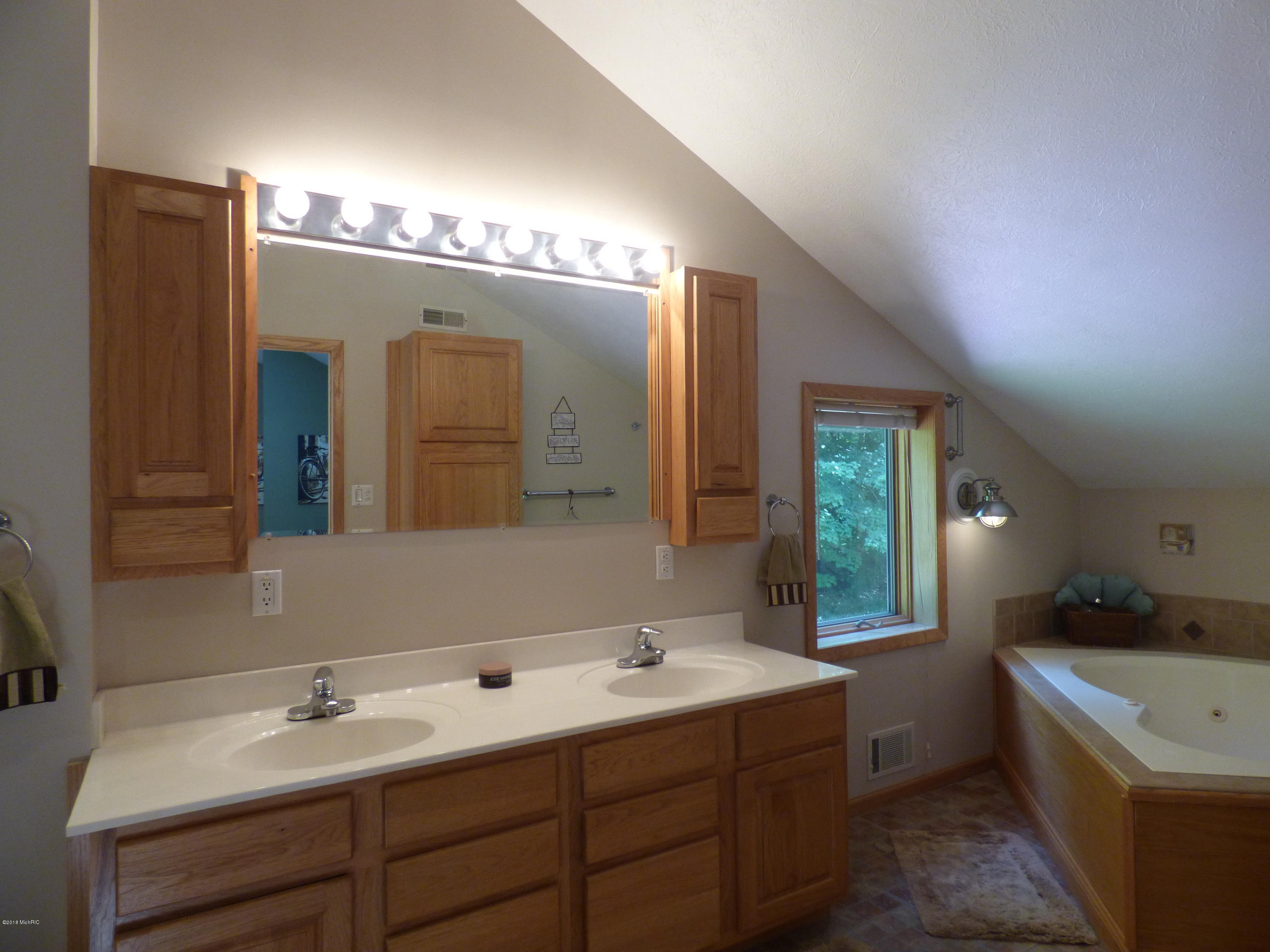 1709 Harrah Road Niles, MI 49120 - Photo 39 of 65 P1060284