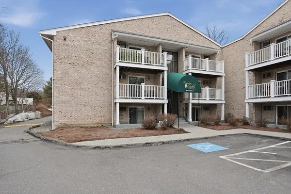 $284,000 | 200 Manning Street, Unit 11C, Hudson, MA 01749