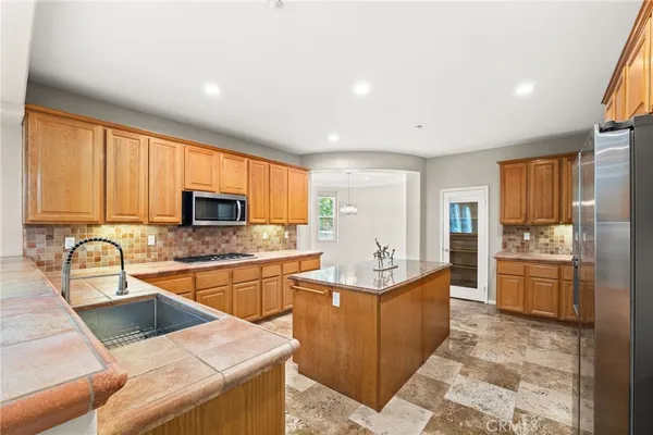 $1,395,000 | 1000 Creekside Drive, Redlands, CA 92373