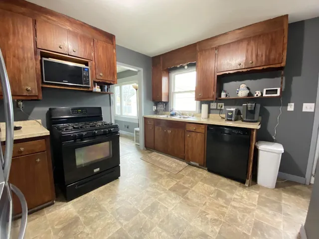 $230,000 | 2719 Carpenter Avenue, Racine, WI 53403