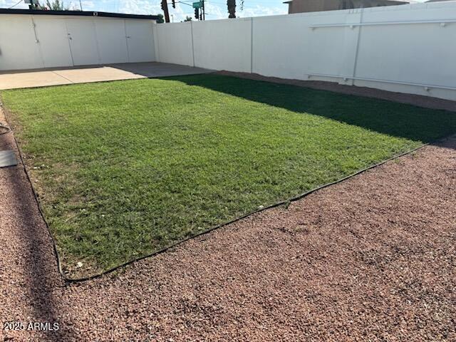 2236 West Thomas Road Phoenix, AZ 85015 - Photo 24 of 26 Fresh New Grass!