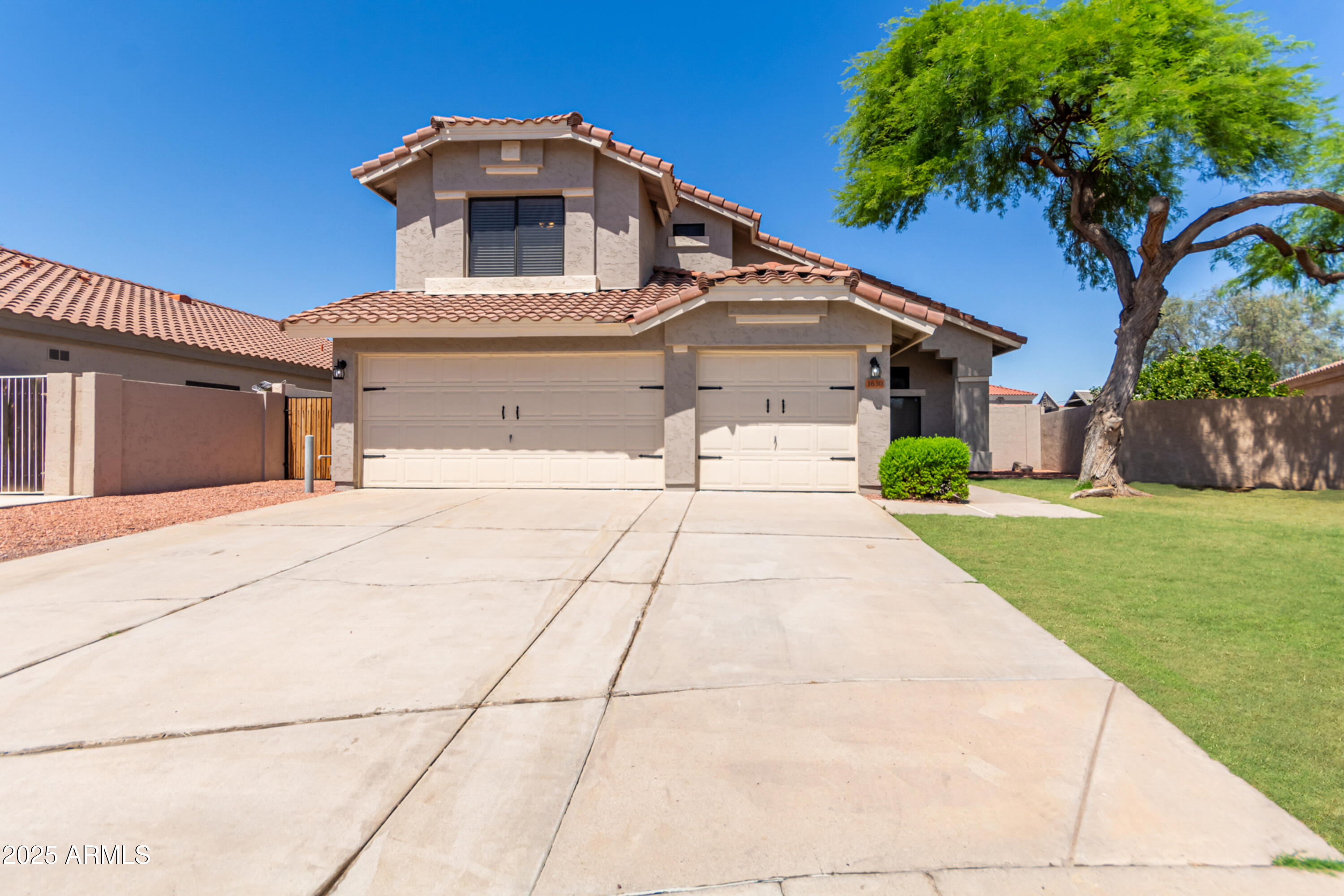 1630 South Lemon Mesa, AZ 85206 - Photo 6 of 55 a front view of a house with garden