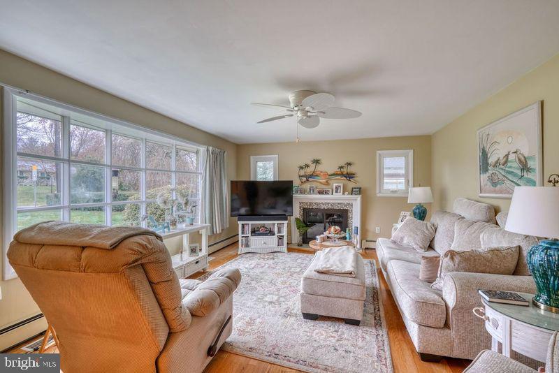 766 Gist Road Westminster, MD 21157 - Photo 4 of 38 Living Room