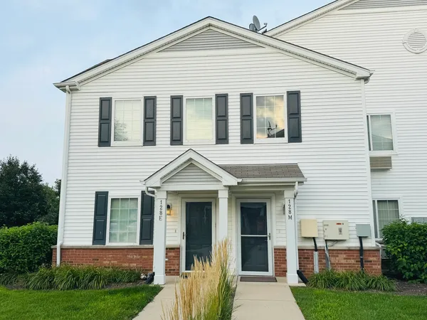 $2,100 | 128 Bertram Drive, Unit M, Yorkville, IL 60560