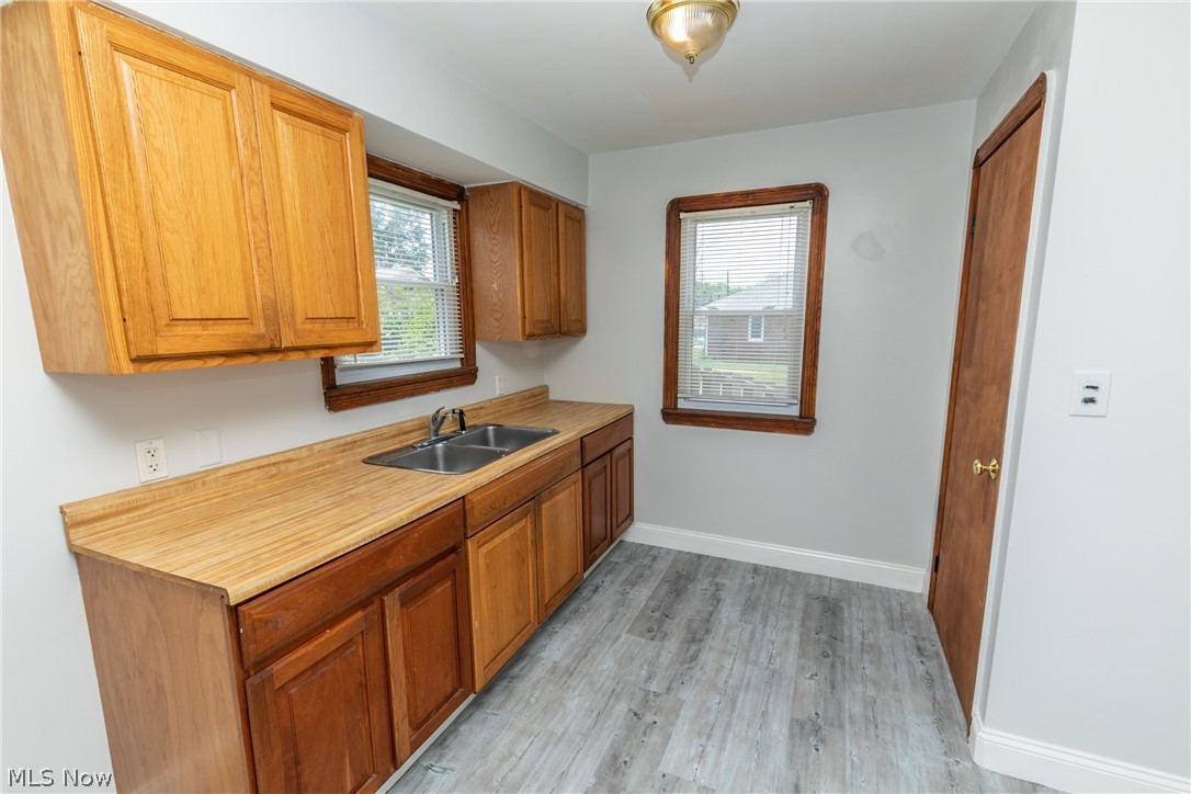 9521 Snow Road Cleveland, OH 44130 - Photo 14 of 35