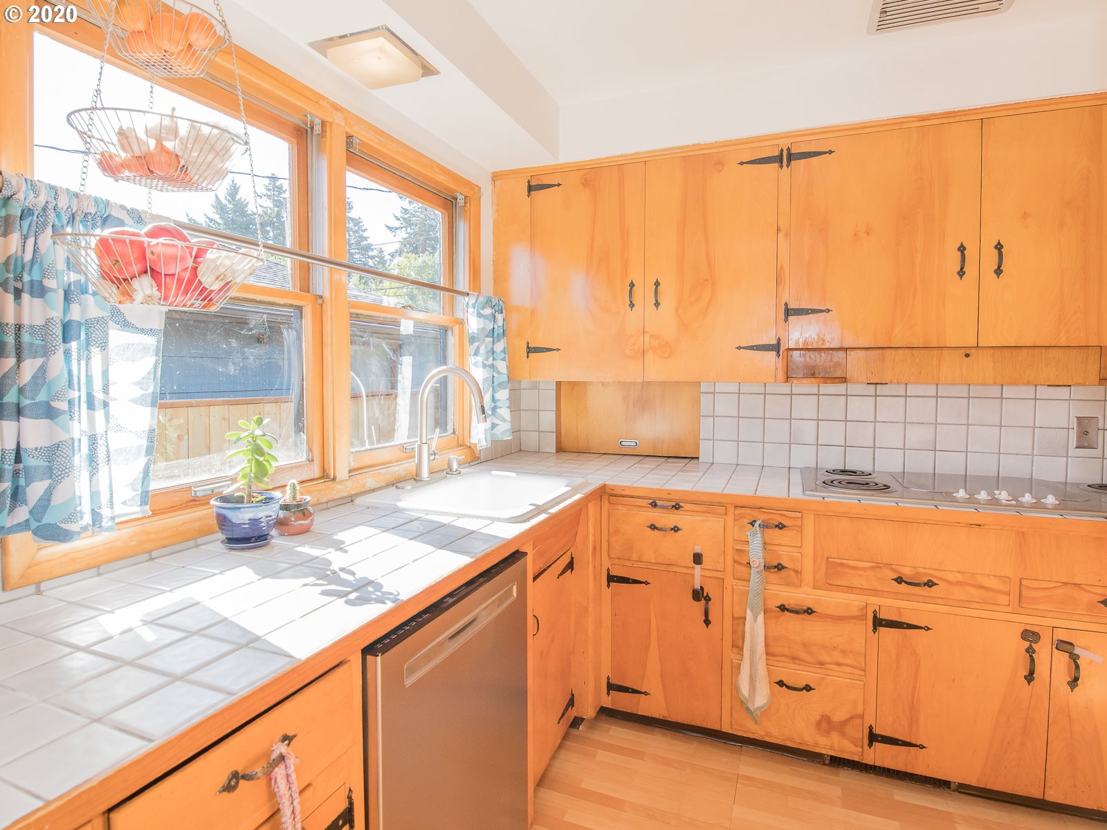 3115 Northeast Rosa Parks Way Portland, OR 97211 - Photo 8 of 32 Gallery Image 8