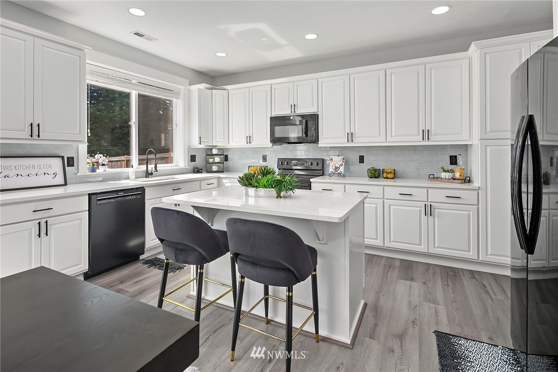 5023 Northeast 8th Street Renton, WA 98059 - Photo 9 of 40
