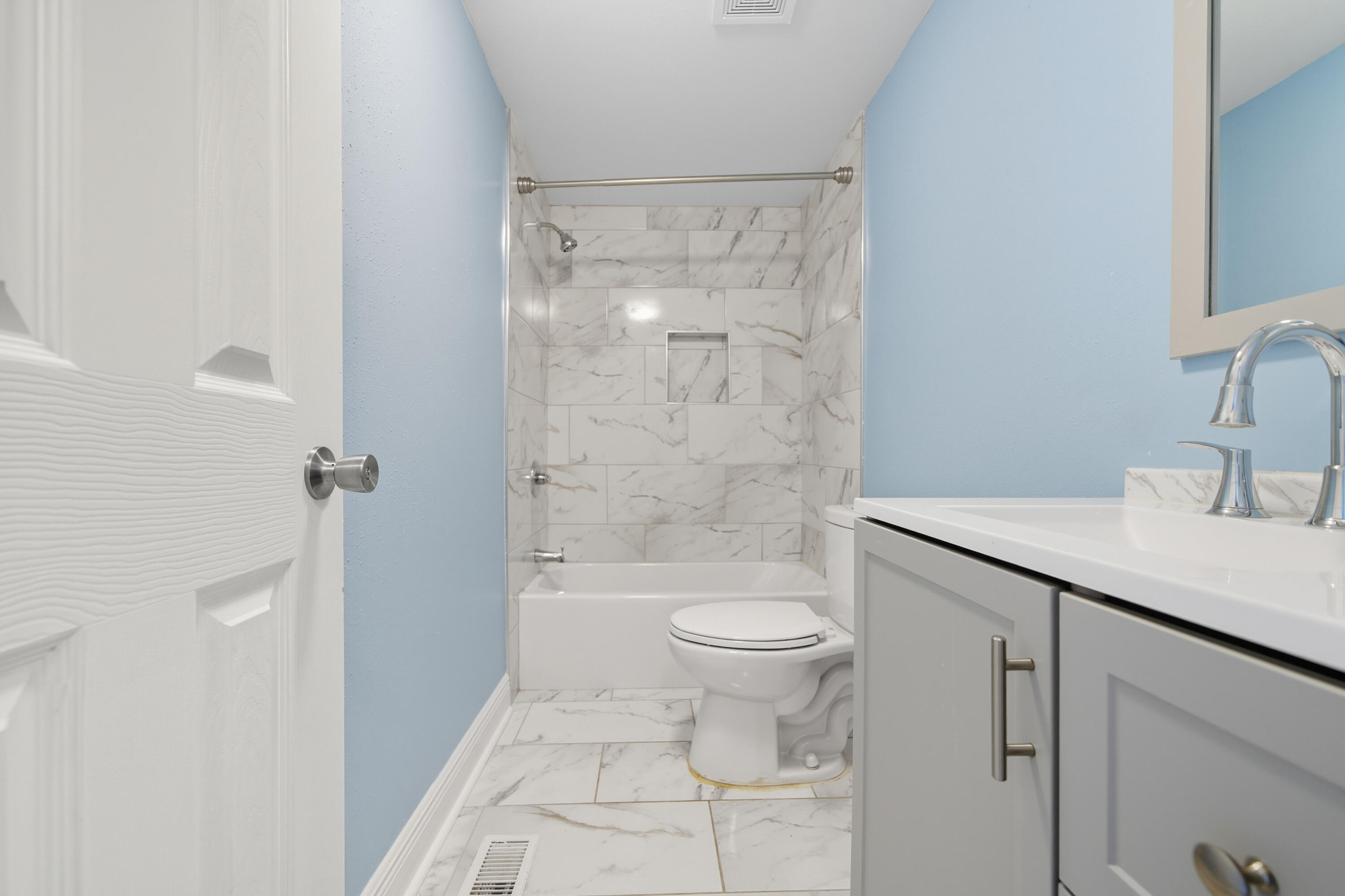 714 East Picasso Road DeFuniak Springs, FL 32433 - Photo 12 of 25 a bathroom with a sink toilet and shower