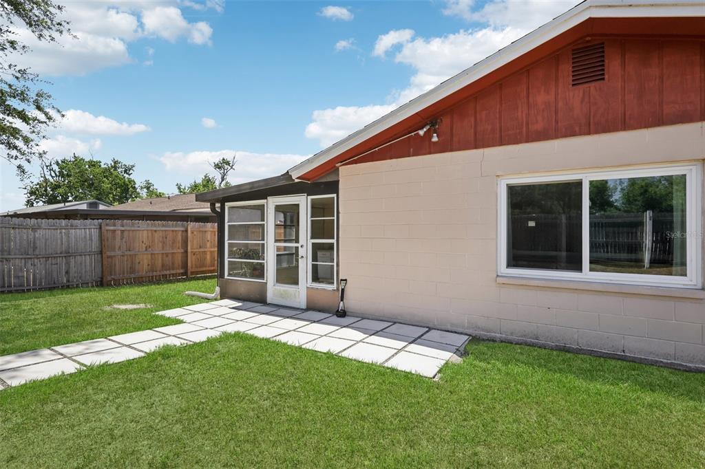 3613 Coppertree Circle Brandon, FL 33511 - Photo 36 of 51 a house view with a garden space