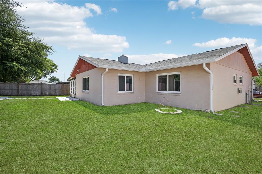 3613 Coppertree Circle Brandon, FL 33511 - Photo 41 of 51 a view of a backyard of the house