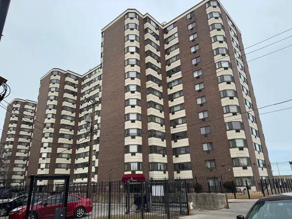$1,350 | 7337 South South Shore Drive, Unit 704, Chicago, IL 60649