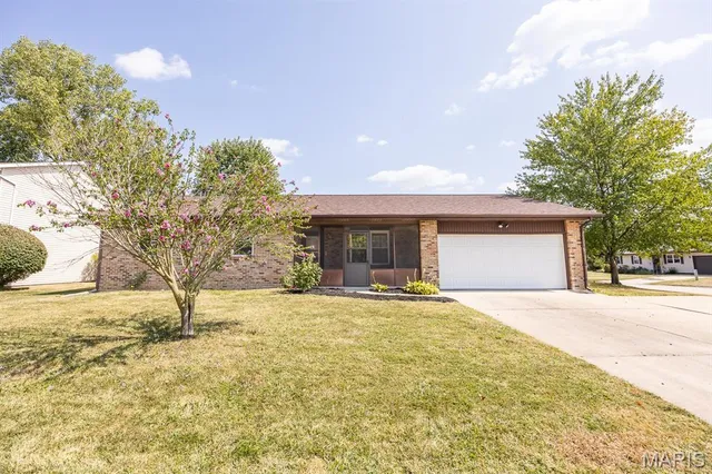 $239,000 | 2 Catalina Drive, Fairview Heights, IL 62208