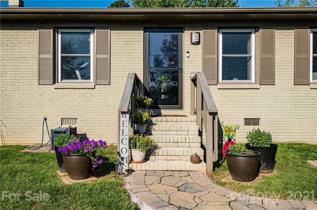 19409 Shearer Road Davidson, NC 28036 - Photo 4 of 38 Gallery Image 4