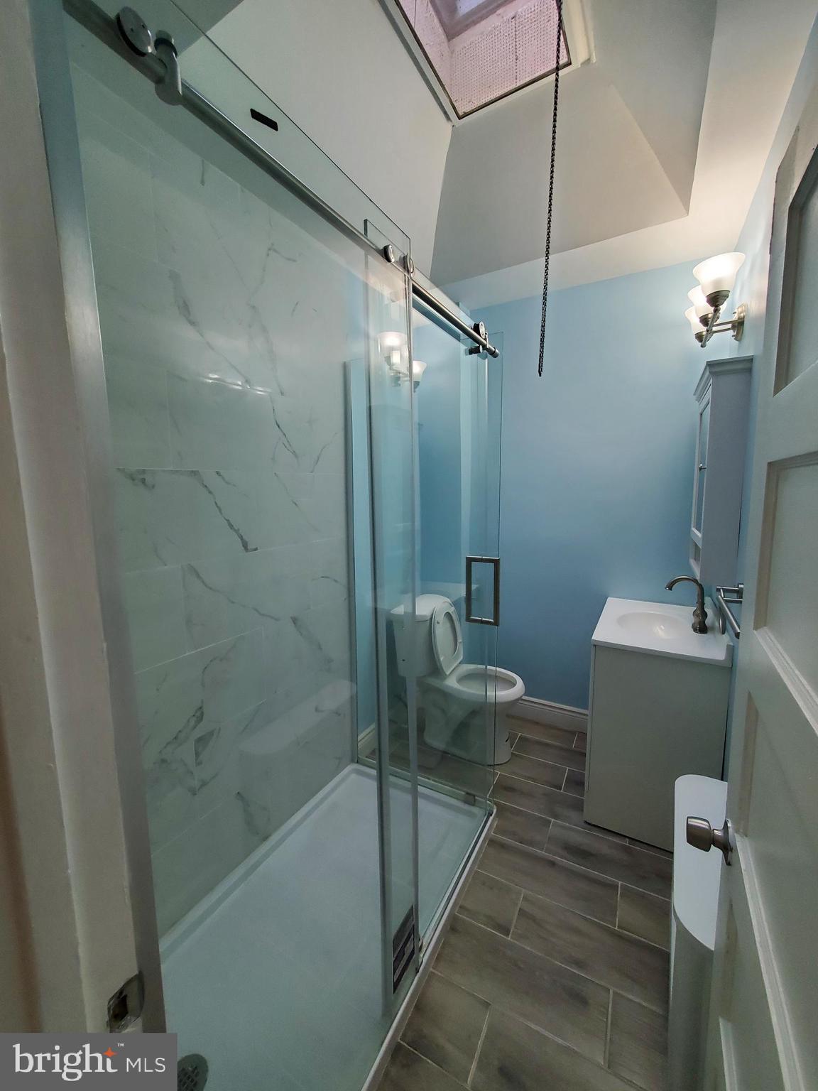 959 Carver Street Philadelphia, PA 19124 - Photo 20 of 43 Full hall bath pic#1