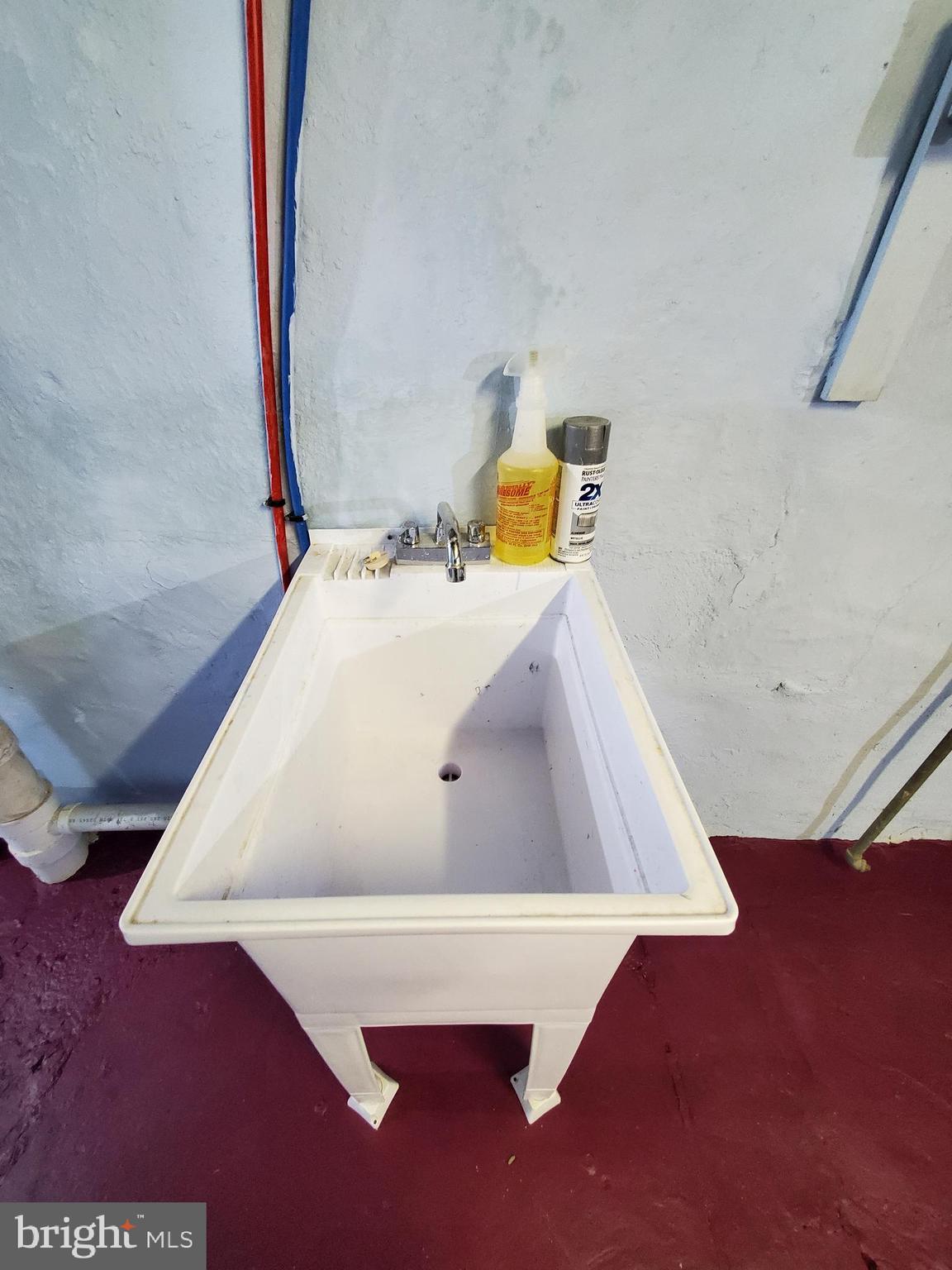 959 Carver Street Philadelphia, PA 19124 - Photo 36 of 43 Laundry tub