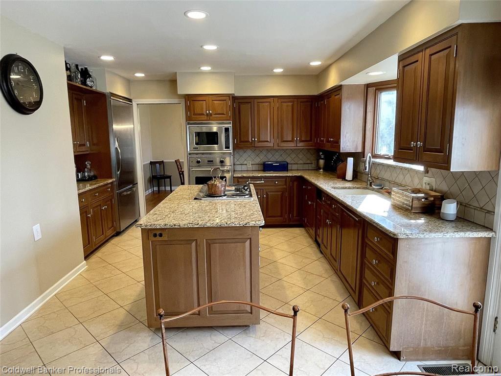 5535 Wild Ridge Lane West Bloomfield, MI 48322 - Photo 9 of 29
