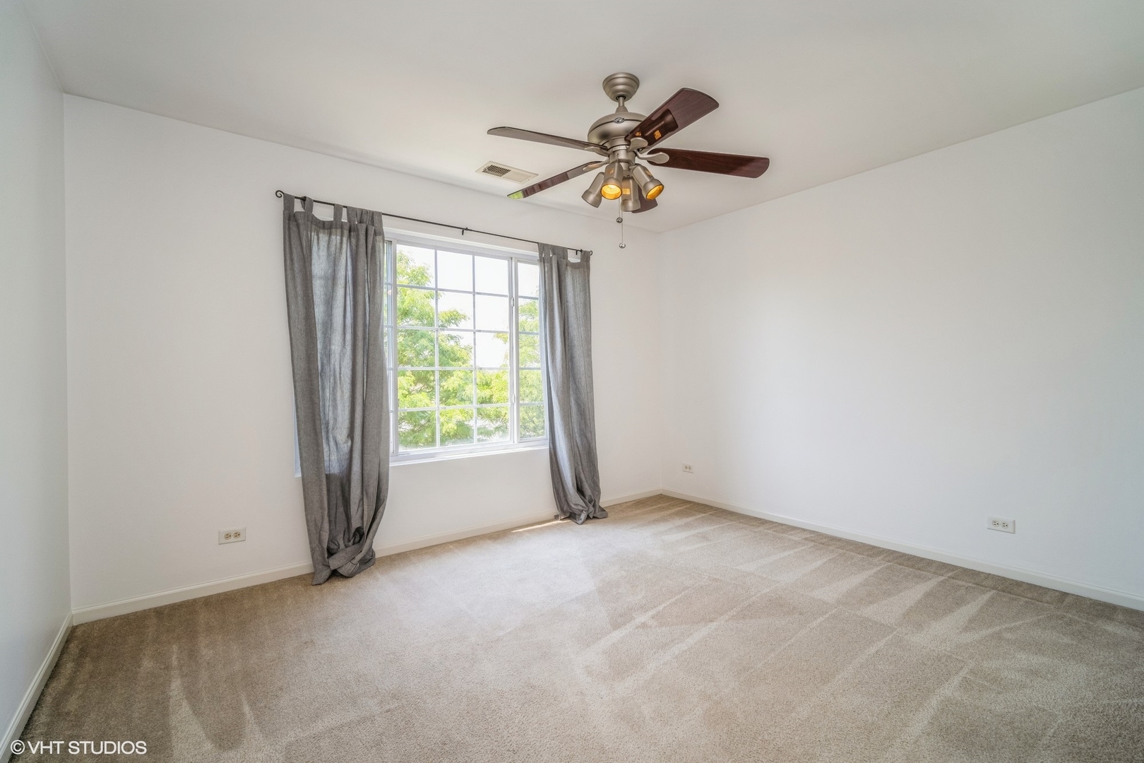 3388 Sanctuary Drive Elgin, IL 60124 - Photo 11 of 15 an empty room with a window