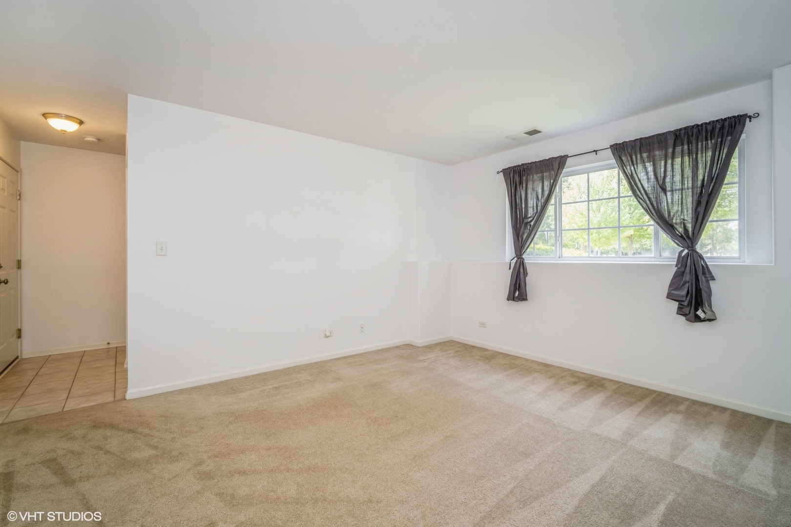 3388 Sanctuary Drive Elgin, IL 60124 - Photo 14 of 15 an empty room with windows