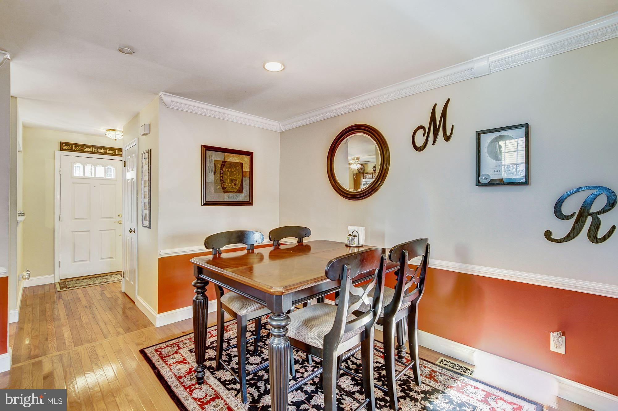 353 Scola Road Brookhaven, PA 19015 - Photo 14 of 26 Dining Area w/ Hardwood Floors