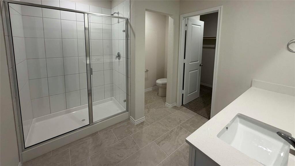 1550 Brooke Drive Tyler, TX 75704 - Photo 4 of 17 a bathroom with a shower and sink