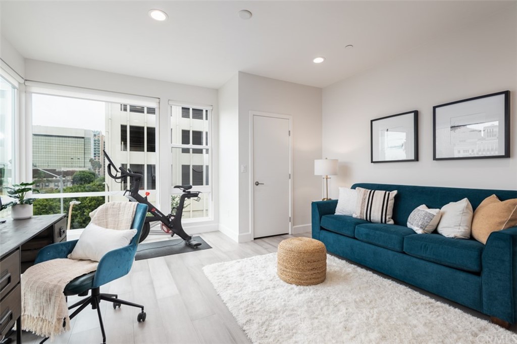 201 Elm Avenue Long Beach, CA 90802 - Photo 14 of 23 a living room with furniture and a book shelf