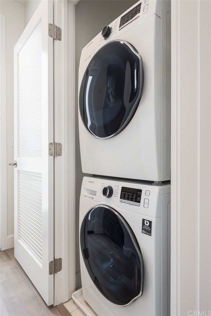 201 Elm Avenue Long Beach, CA 90802 - Photo 18 of 23 a utility room with dryer and washer