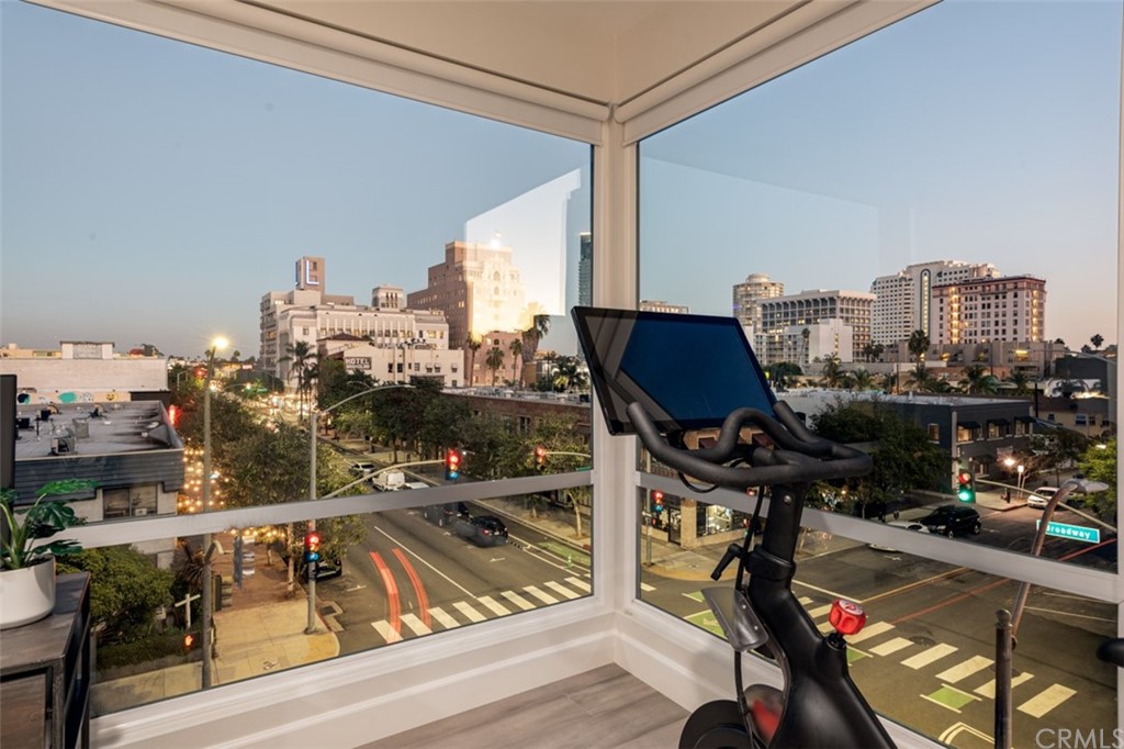 201 Elm Avenue Long Beach, CA 90802 - Photo 20 of 23 a view of a balcony with chairs