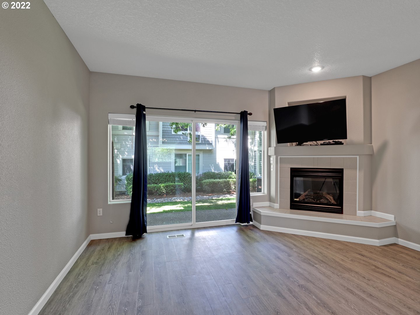 14665 Southwest Beard Road, Unit 102 Beaverton, OR 97007 - Photo 3 of 15 Gallery Image 3