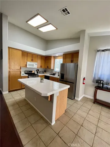 $3,100 | 31590 Silex Court, Winchester, CA 92596