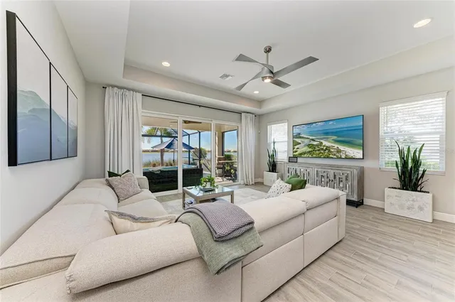 $994,900 | 925 Crosswind Avenue, Sarasota, FL 34240