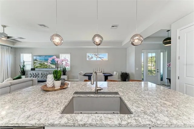 $994,900 | 925 Crosswind Avenue, Sarasota, FL 34240