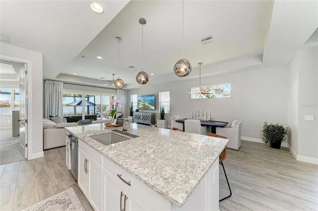 $994,900 | 925 Crosswind Avenue, Sarasota, FL 34240