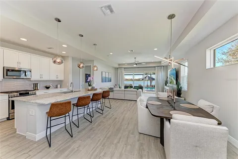 $994,900 | 925 Crosswind Avenue, Sarasota, FL 34240