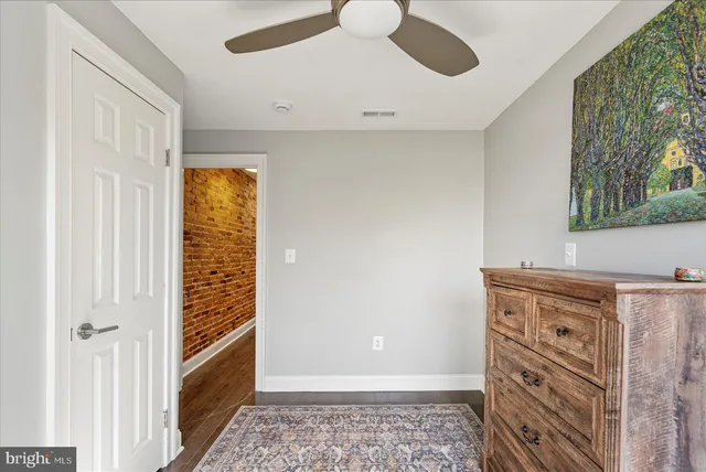 a view of an entryway with a workspace