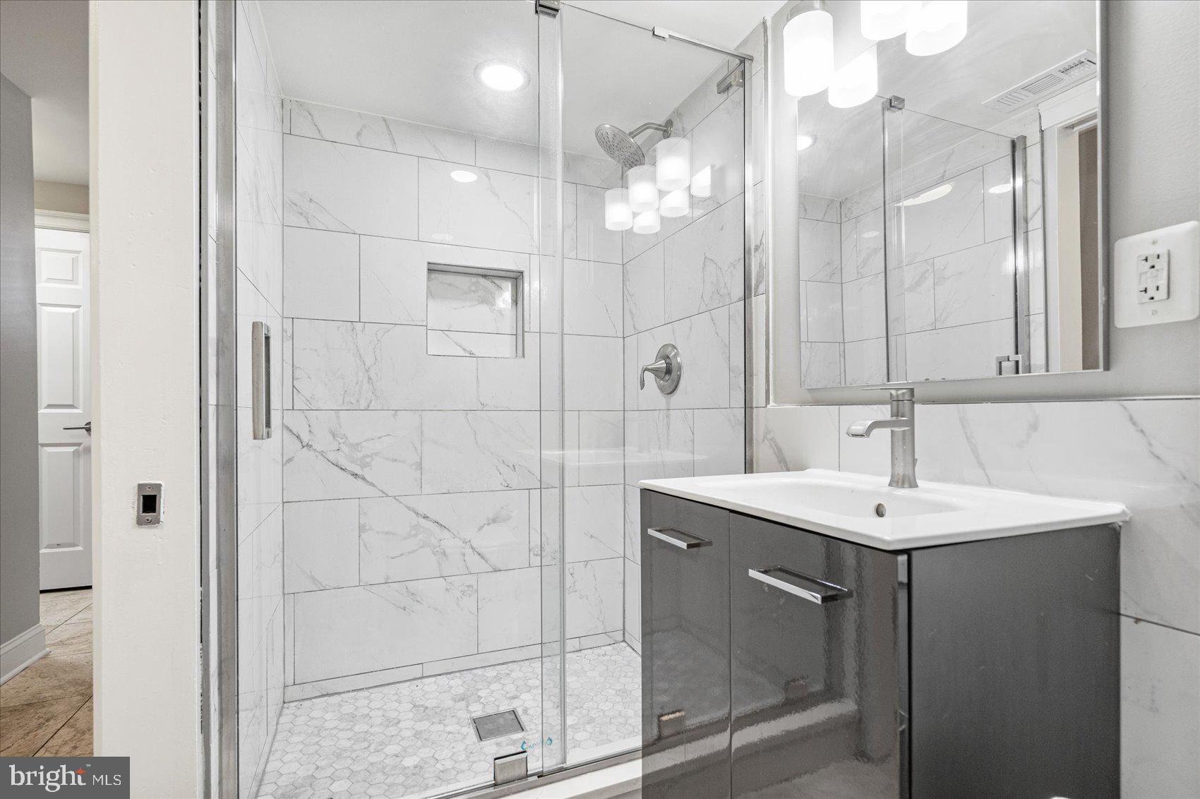 2428 McCulloh Street Baltimore, MD 21217 - Photo 31 of 42 a bathroom with a sink and mirror