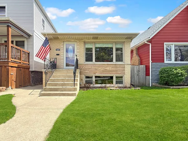 $549,000 | 5639 North Major Avenue, Chicago, IL 60646