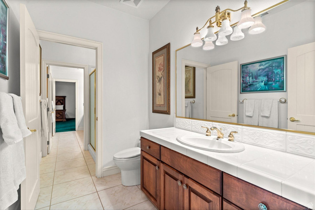 5615 East Eight Mile Gap Road Kanab, UT 84741 - Photo 58 of 81 Full bathroom with toilet and vanity