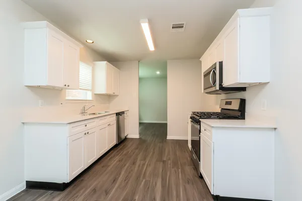 $1,915 | 2447 Gibbs Bend Court, Houston, TX 77073