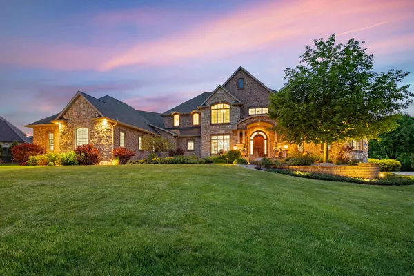 $2,100,000 | 2828 Apple Hill Boulevard, Appleton, WI 54913