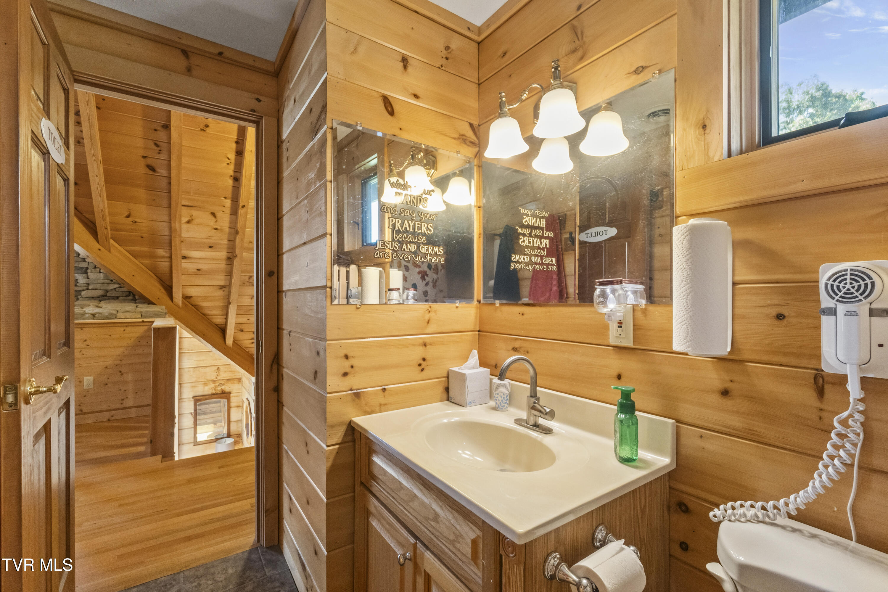 1600 Red Hill Road Greeneville, TN 37743 - Photo 44 of 73 Johnson upstair bathDSC06013
